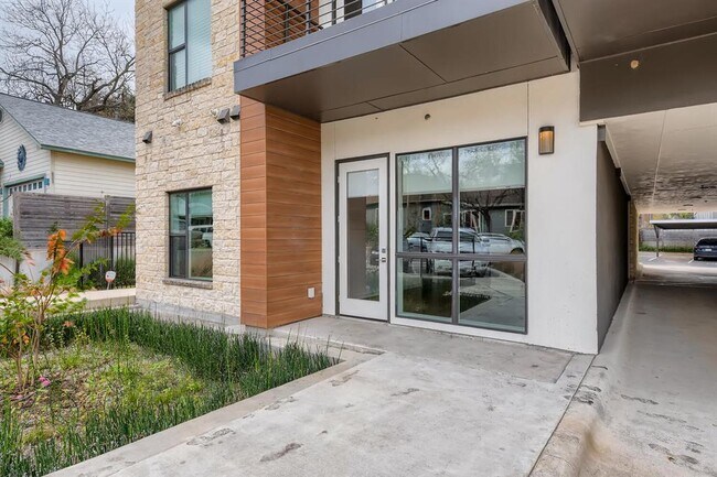 Building Photo - 207 W Johanna St