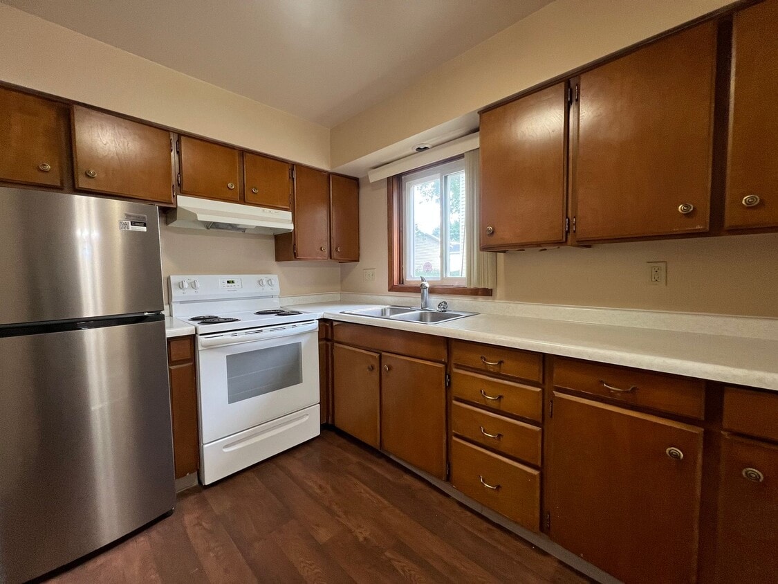 Foto principal - 1 bed 1 bath apartment with LVP flooring