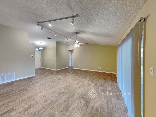 Building Photo - 15906 Hidden Lake Cir