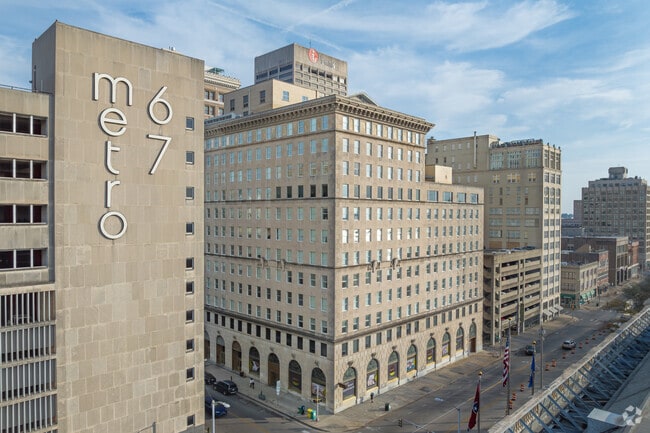 Building Photo - Metro67