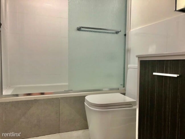 Building Photo - 590 Bergen Ave