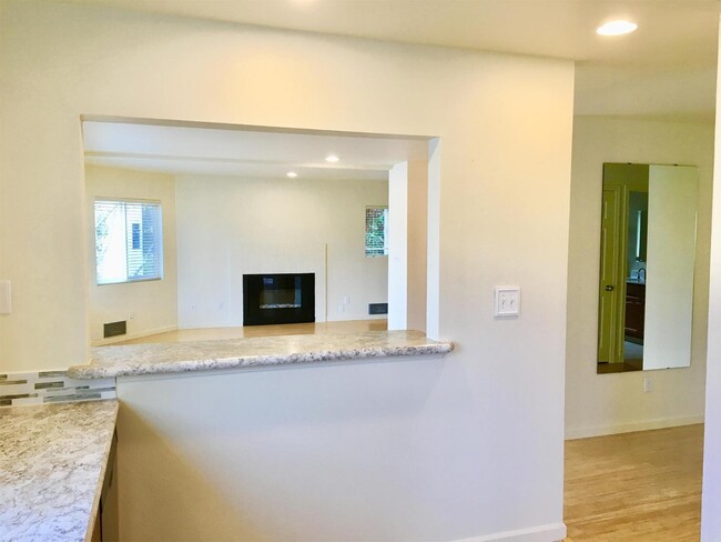 Building Photo - Two bedroom 1 bath on Alki Available Now!