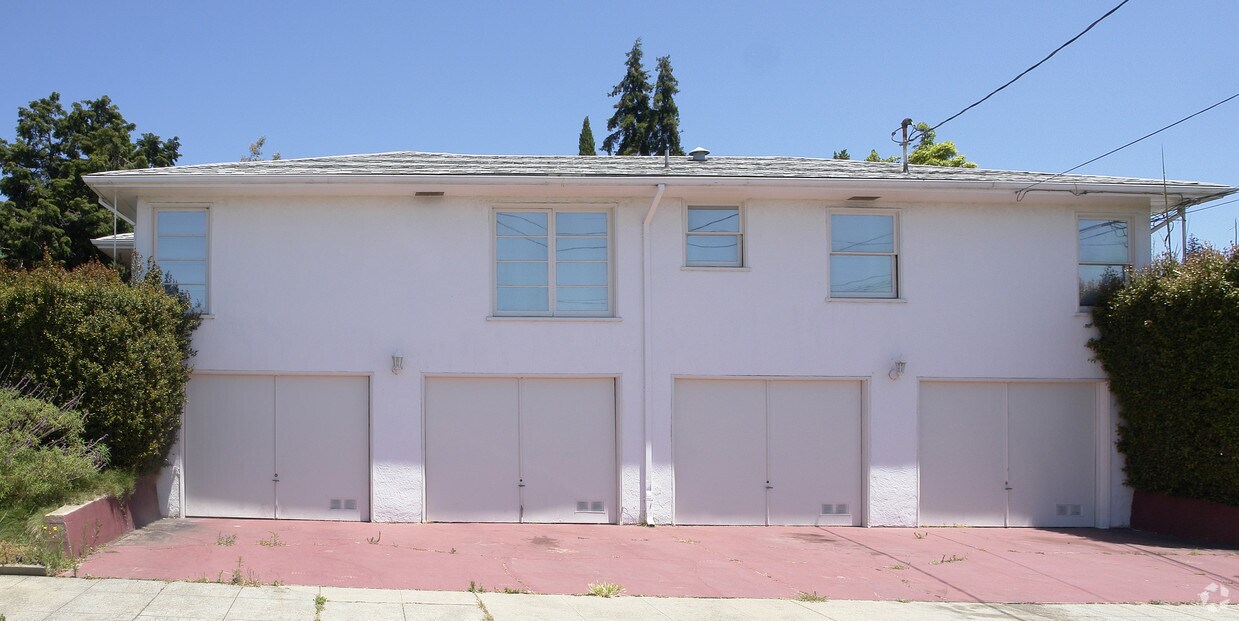 Primary Photo - 3702 Maple Ave