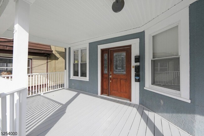 Foto del edificio - 37 Mapes Ave