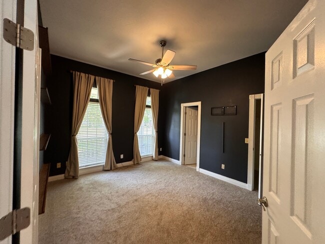Building Photo - 3667 Cattail Dr S