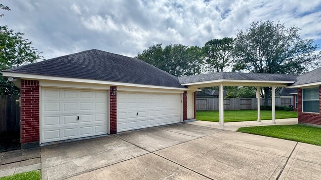 Foto del edificio - 5818 Bent Arbor Ln