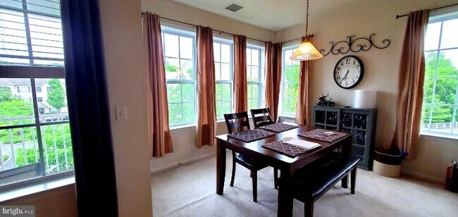 Foto del edificio - 831 Timberlake Dr