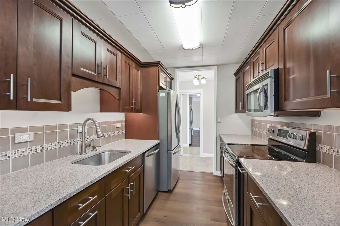 12700 Lake Ave Cleveland, OH 44107 – photo 4