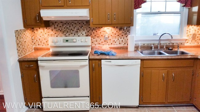 Building Photo - 3 br, 2.5 bath House - 27 Butler Farm Rd.