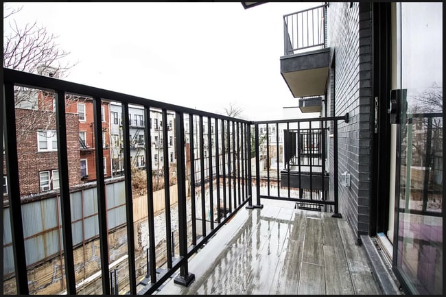 Building Photo - 703 Hart St