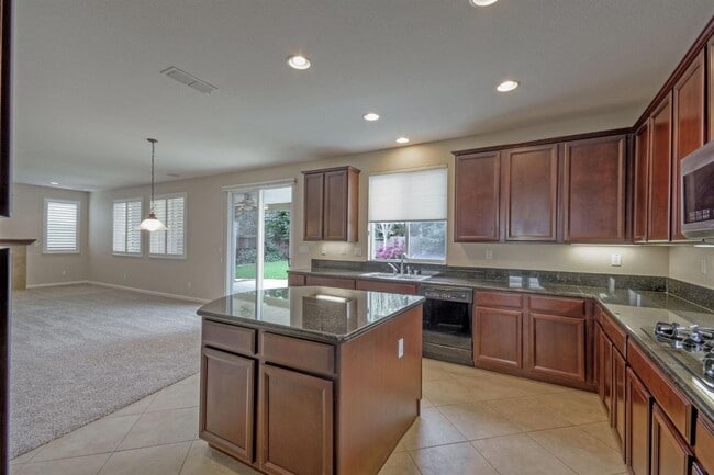 Building Photo - 4 Bedroom, 3 Bath - 3 Car Garage - Gorgeous!!!