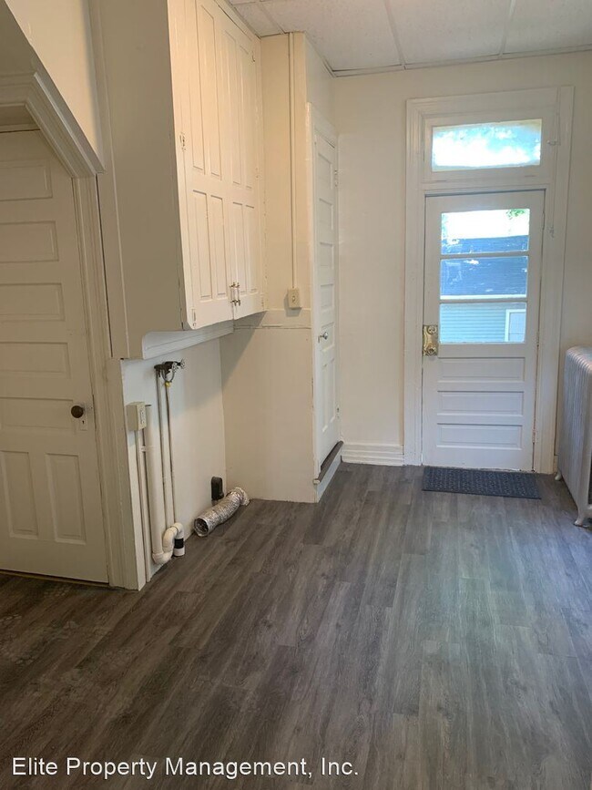 Building Photo - 5 br, 1 bath House - 610 W. King St.