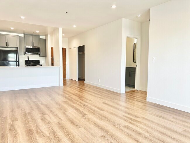 Building Photo - 1541 Ocean Ave Santa Monica, CA 90401