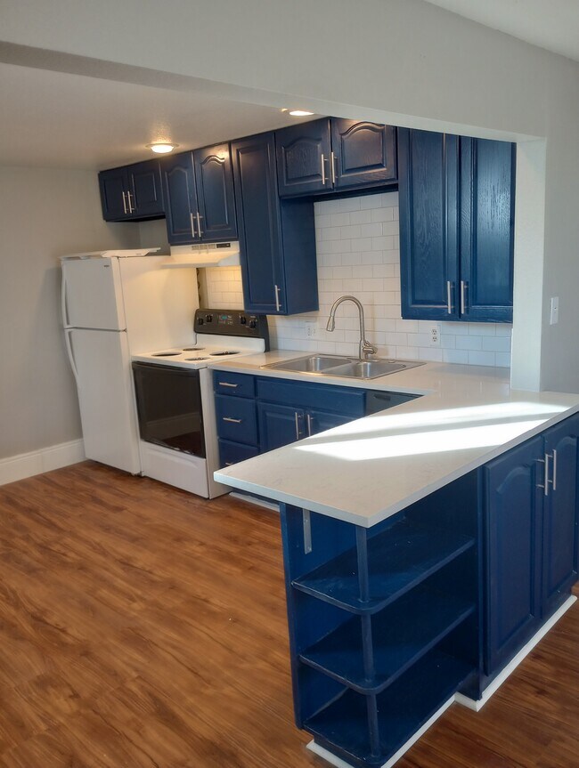 Kitchen - 1405 Kay St