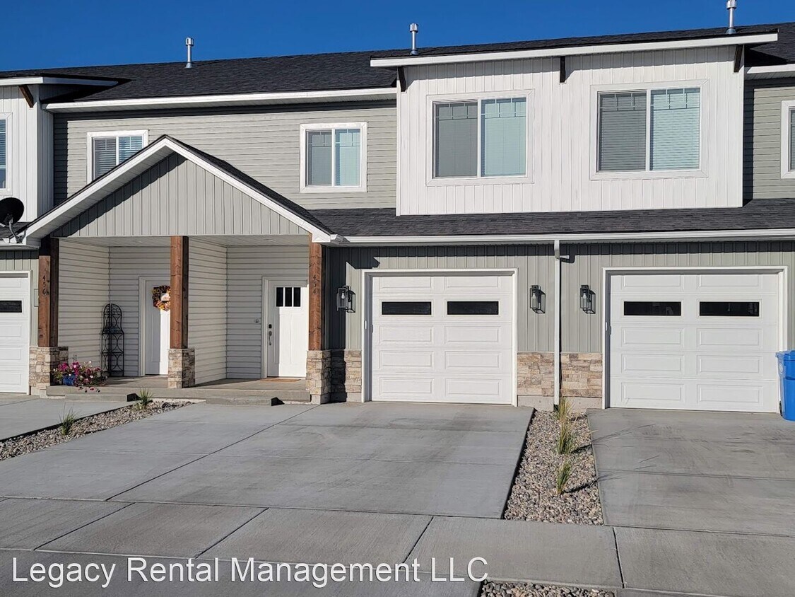 Foto principal - 3 br, 2.5 bath House - 452 S. 3rd W.