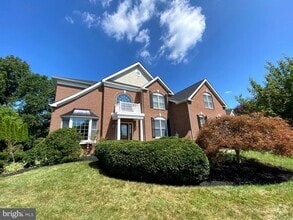 Building Photo - 513 Doral Cir
