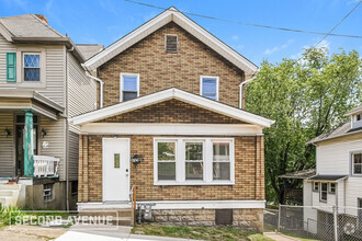 Building Photo - 833 Vermont Ave