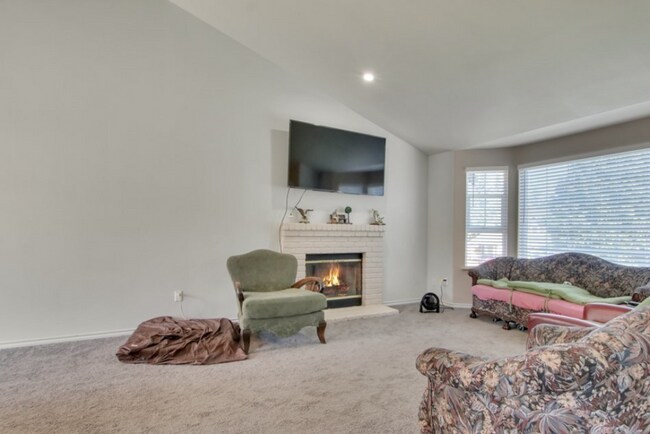 Foto del edificio - 3-Bedroom Home + Bonus Room, Large Fenced Yard & 2-Car Garage — Graham