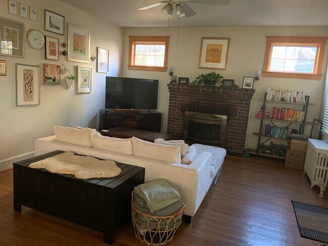 Plano de planta de la suite 203, 921 pies cuadrados (formato JPEG) - 6604 1st St NW