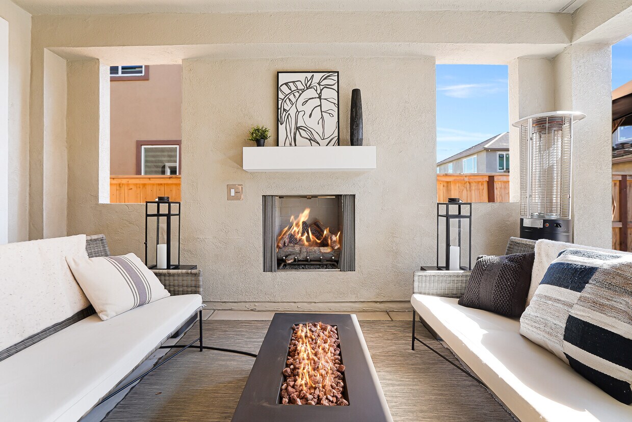 Habitación California con chimenea (incluye muebles, fogata y decoraciones). - 5919 Lakestone Dr