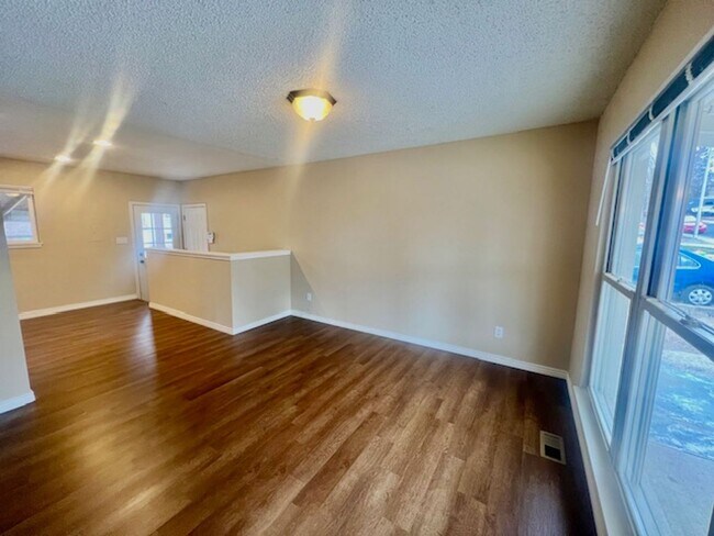 Building Photo - Great 5 bedroom ranch style home close to ...