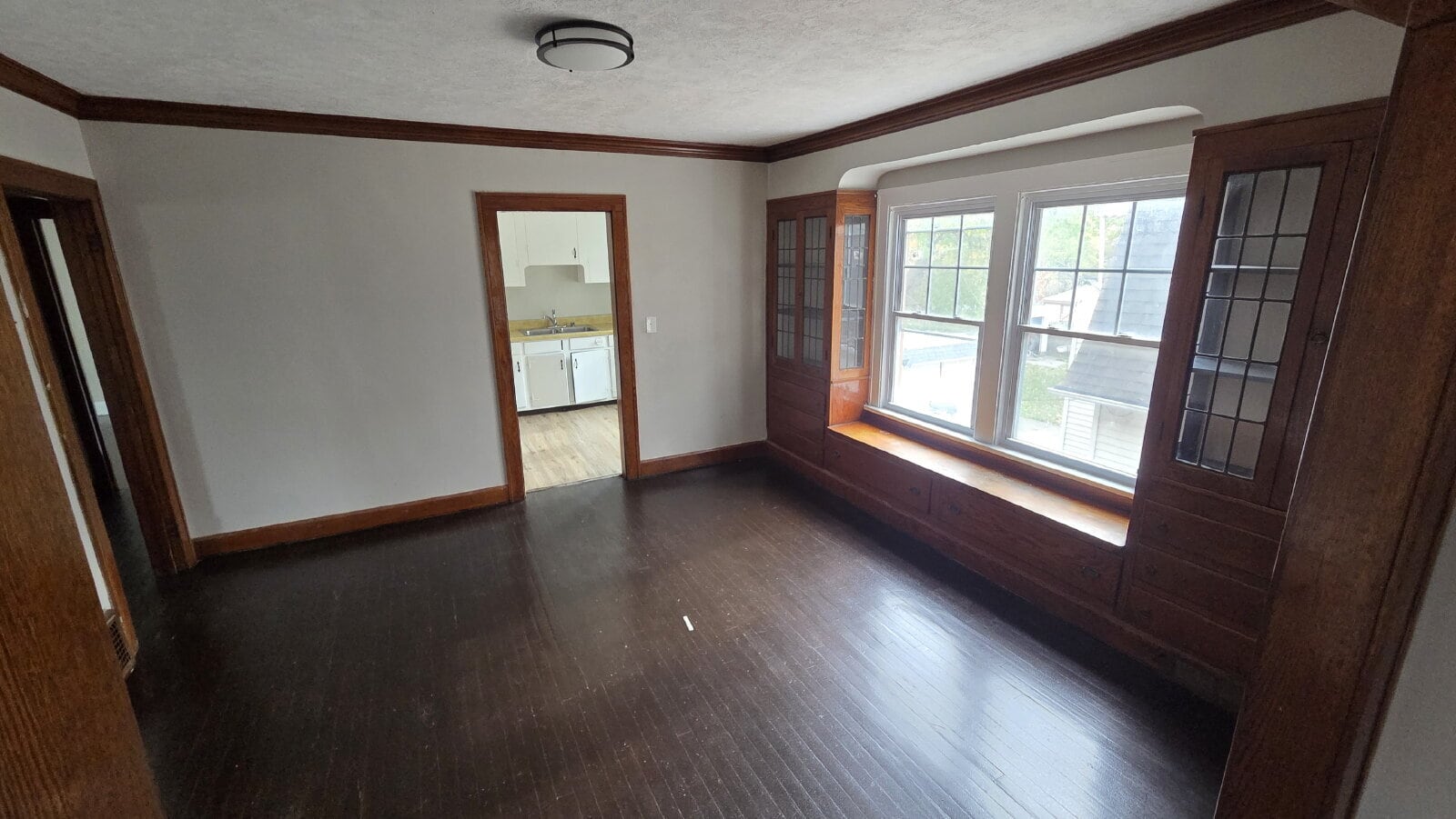 471 E 143rd St Cleveland, OH 44110 – photo 4