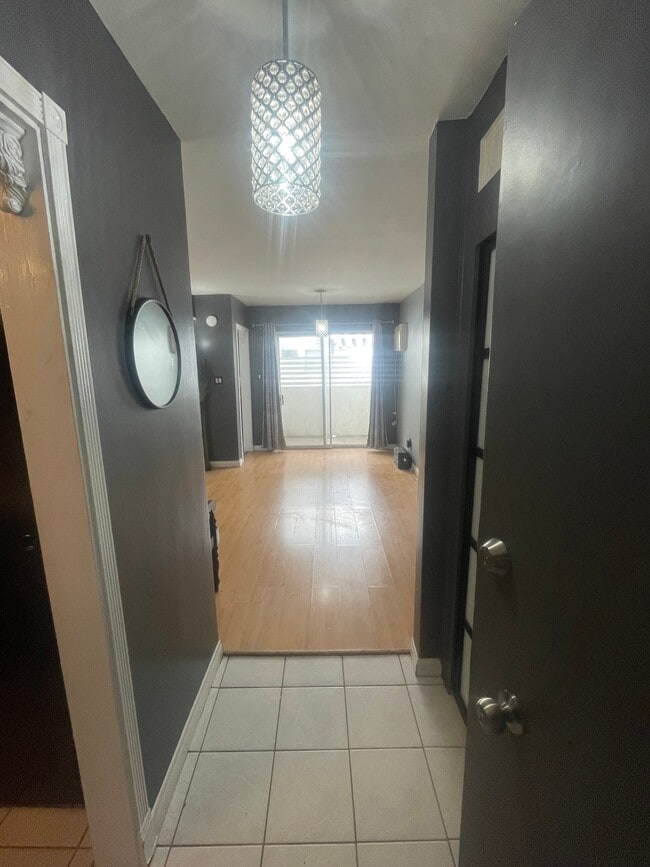 Building Photo - 960 Larrabee St