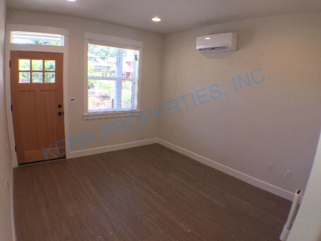 Foto del edificio - Charming 3-Bed, 2-Bath Home with 1,442 Sq Ft of Comfort in Vibrant Southeast Portland!