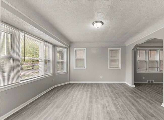 Building Photo - 4268 Cortland St