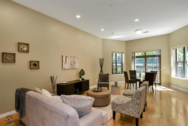 Foto del edificio - 1250 S Indiana Ave #102