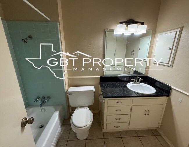 Foto del edificio - 5119 Lake Placid Pl