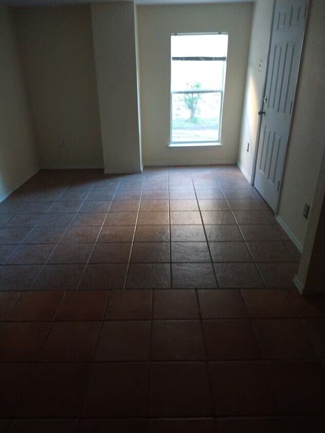 Foto del edificio - 1636 Kingspoint Dr