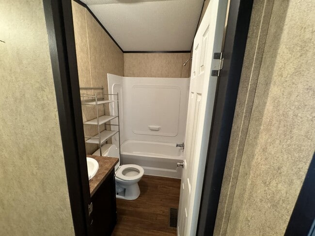 Foto del edificio - 10523 Shadow Wood Cir