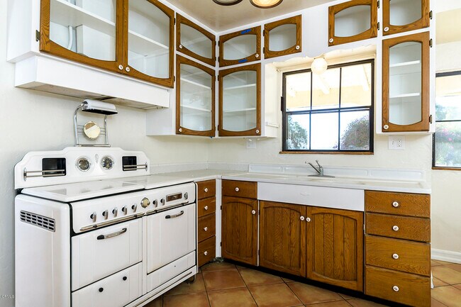 Building Photo - 10137 Wheatland Ave