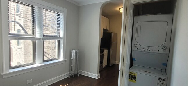 Foto del edificio - 1461 W Byron St