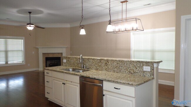 Building Photo - 2444 Bell Manor Dr SW