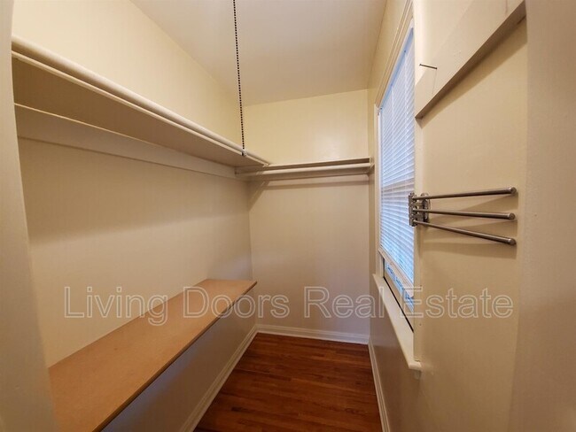 Building Photo - 316 S 47th St