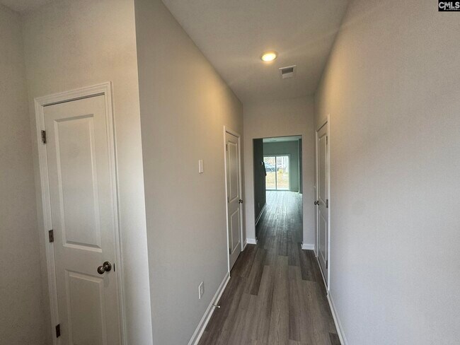 Foto del edificio - 127 Carr Ln