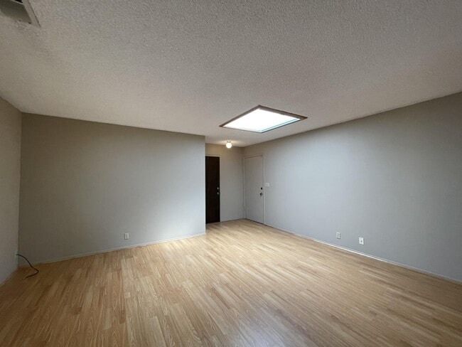 Building Photo - 995 Jonell Ln