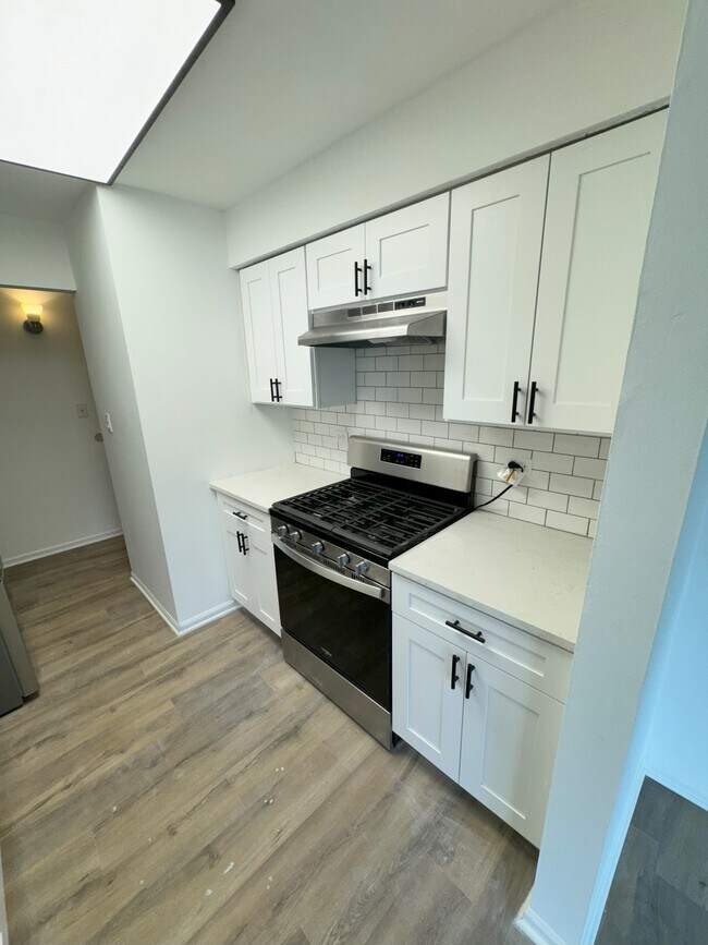 Foto del edificio - 4410 W 111th St
