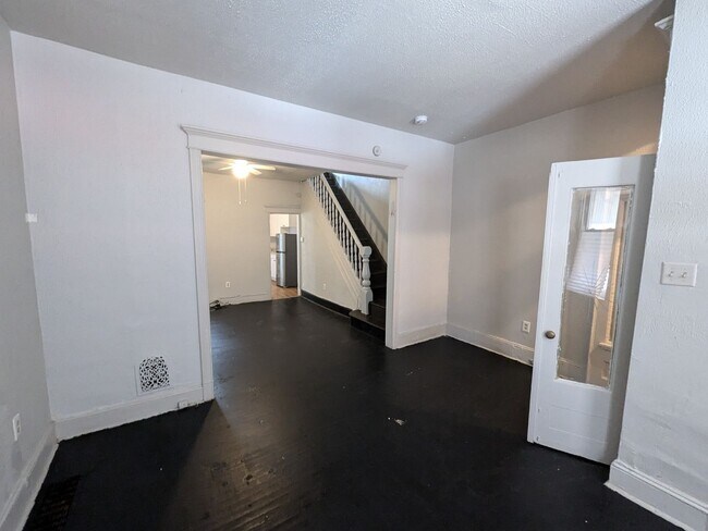 Foto del edificio - Remodeled Home - Strawberry Mansion