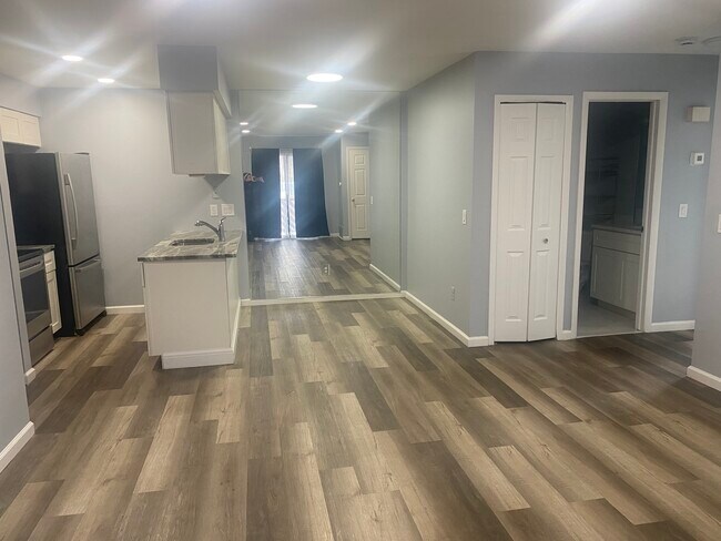 Foto del edificio - 16546 Clarkson Dr