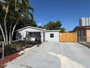 Building Photo - 4927 SW 44th Terrace