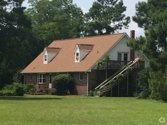 Building Photo - 102 Apple Ln