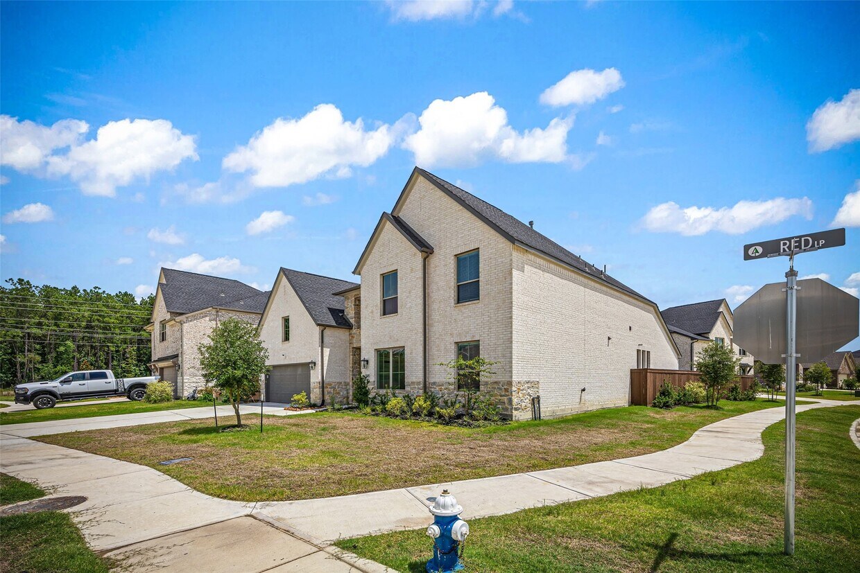 Building Photo - 29024 Red Lp Dr