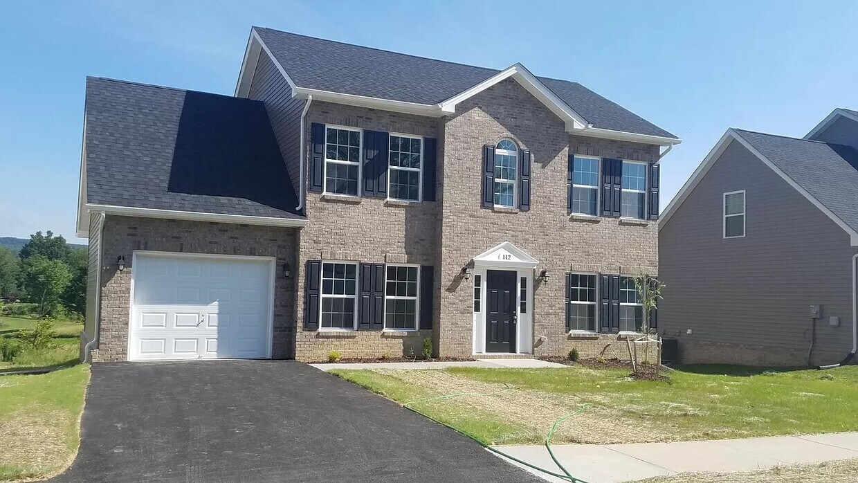 Primary Photo - 112 Oak Meadow Ln