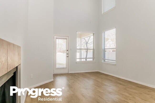 Building Photo - 9867 Walnut Hill Dr