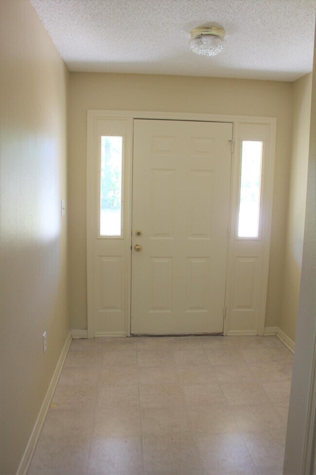 Building Photo - 2138 Edgewood Dr