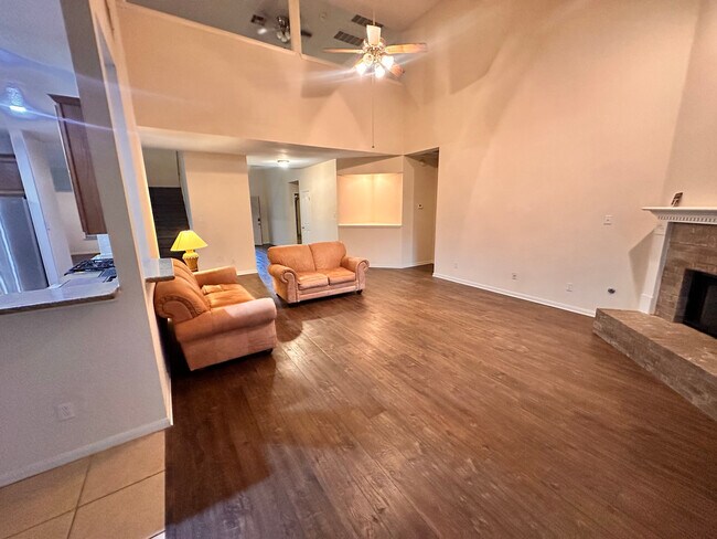 Foto del edificio - Room in Single Family Home on Fort Grant Dr