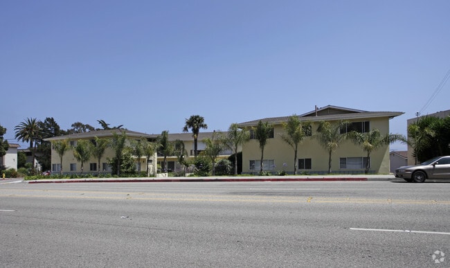 Building Photo - 1021 Cliff Dr